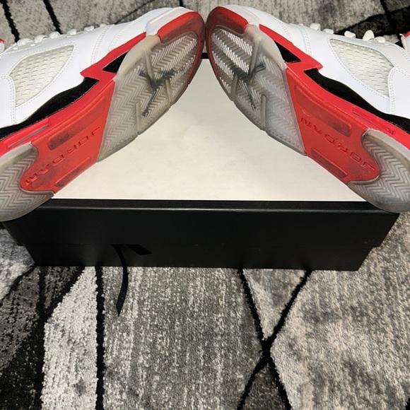 Jordan Retro 5 Fire Red “Black Tongue” - Picture 4 of 6